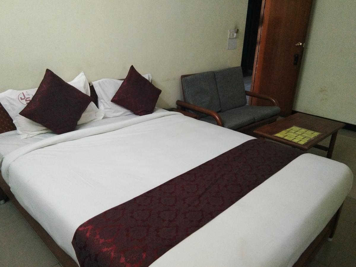 Hotel Jaysanthi Udagamandalam Exterior foto